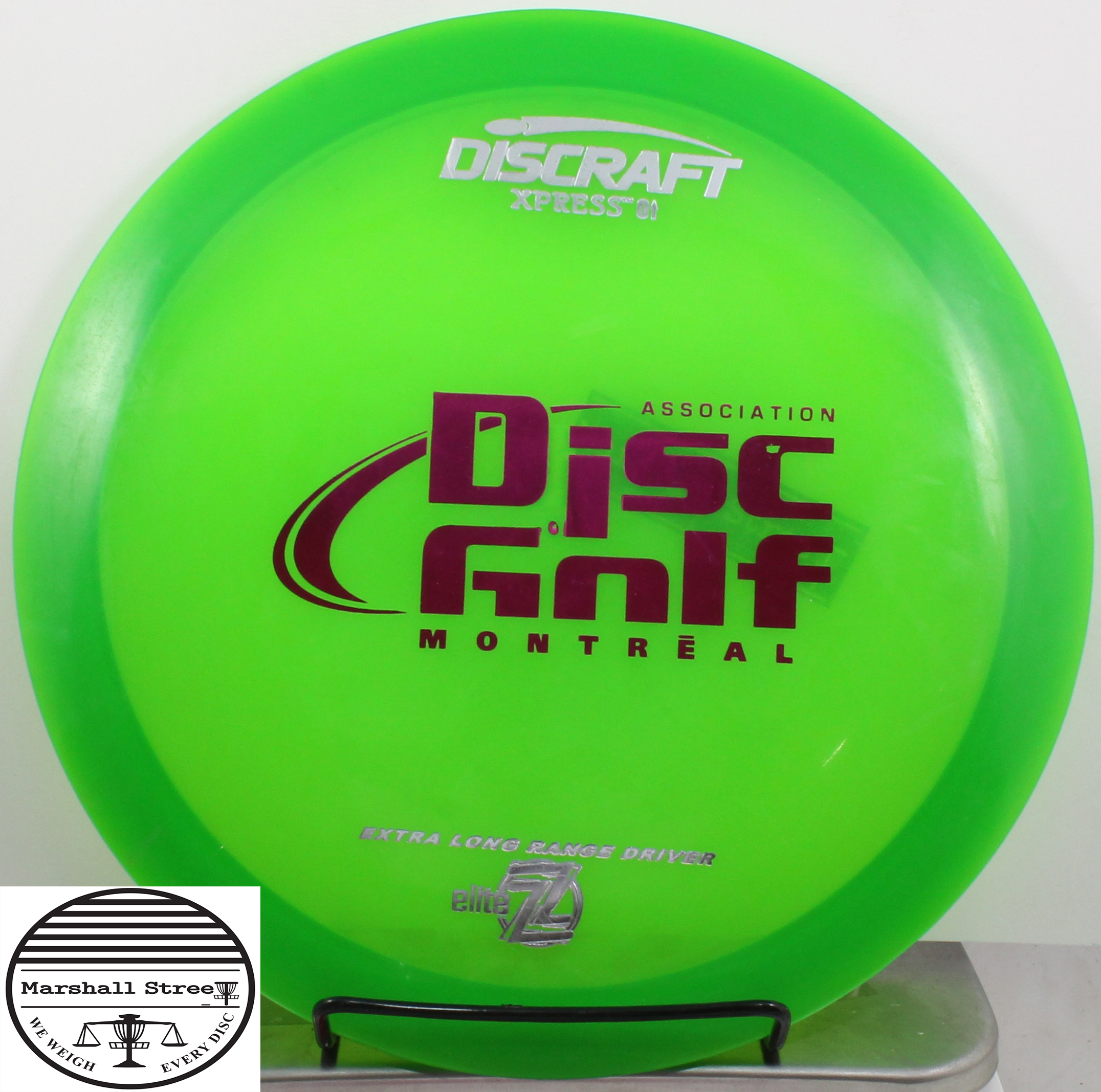 longest flying frisbee